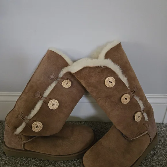 Uggs Women's Tan Suede Boots - Picture 2 of 9